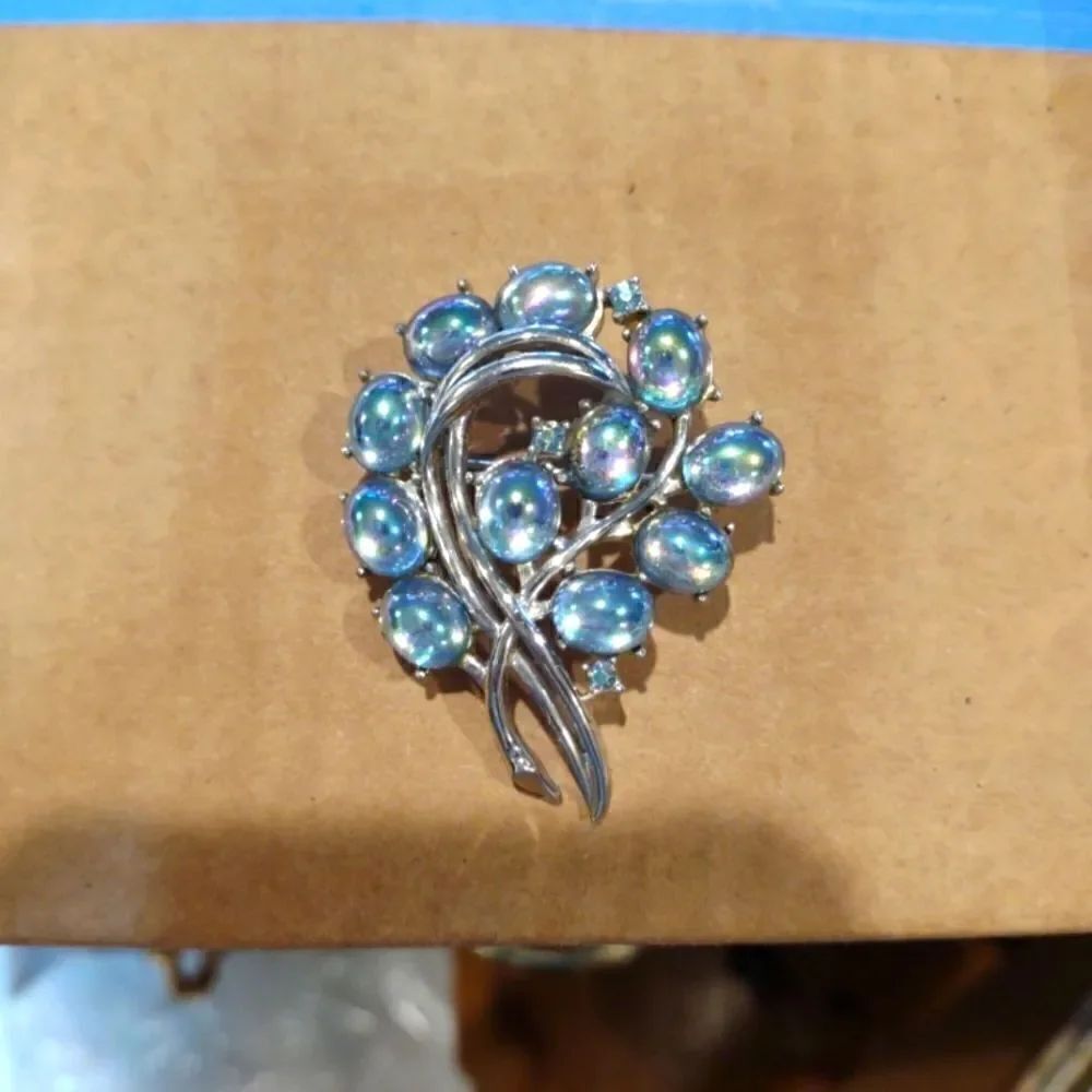 Vintage Blue Cabachon Aurora Borealis Brooch Peacock Feathers